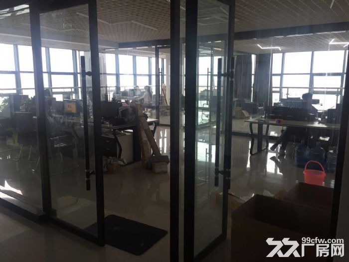 280平办公地点对外出租，交通便利环境优美